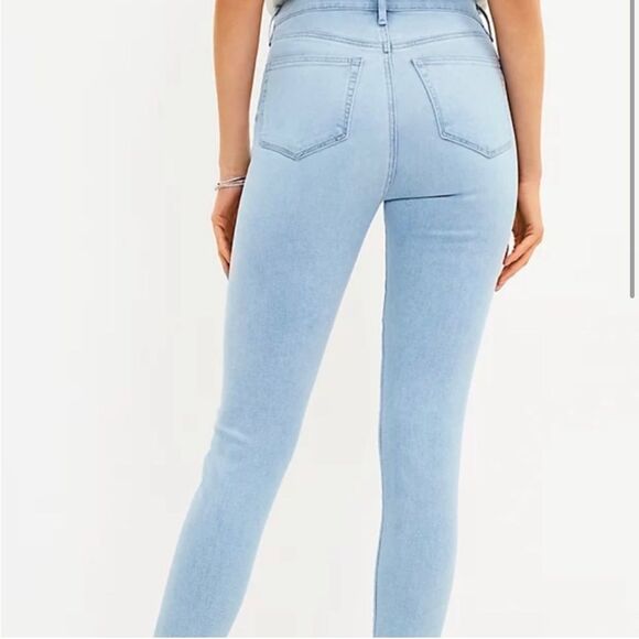 LOFT Frayed Button Fly Skinny Jeans Raw Hem Light Blue Wash Size 2/26 - Picture 2 of 10